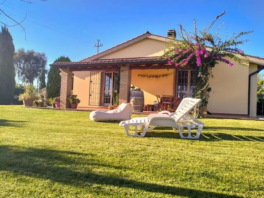 Villetta Rio, Large Private Garden Cecina